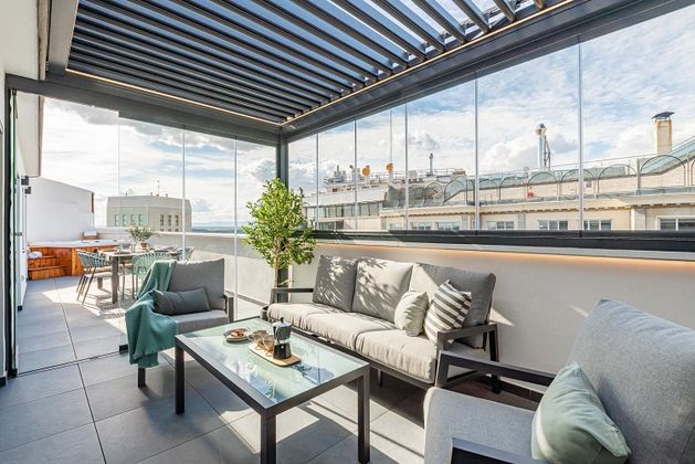 Foto 2 de Ático en venta en Sol de 2 habitaciones con terraza y balcón