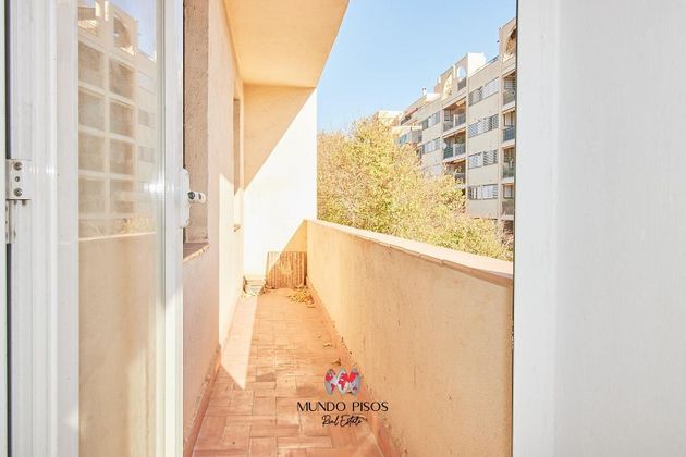 Foto 2 de Pis en venda a Arxiduc - Bons Aires de 3 habitacions amb jardí i balcó