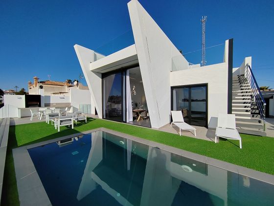 Foto 1 de Venta de chalet en San Miguel de Salinas de 3 habitaciones con terraza y piscina