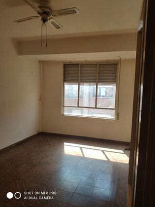 Foto 1 de Venta de piso en avenida La Plata de 3 habitaciones con calefacción