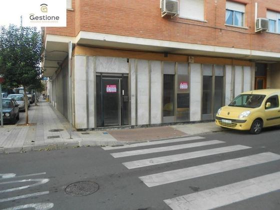 Foto 2 de Local en venta en calle Josep Nebot de 124 m²