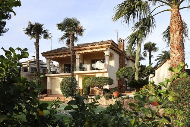 Foto 1 de Casa en venda a calle De Los Orquideas de 3 habitacions amb terrassa i piscina
