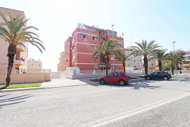 Foto 1 de Àtic en venda a Guardamar Playa de 3 habitacions amb terrassa i garatge