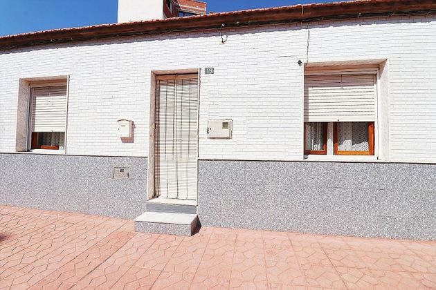 Foto 1 de Casa adossada en venda a calle Alicante de 3 habitacions amb terrassa i calefacció