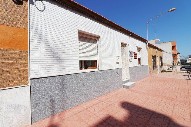 Foto 2 de Casa adosada en venta en calle Alicante de 3 habitaciones con terraza y calefacción