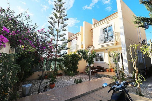 Foto 1 de Casa adossada en venda a Urbanizaciones de 2 habitacions amb terrassa i jardí