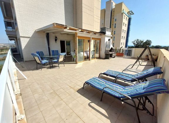Foto 2 de Pis en venda a Puerto Deportivo de 2 habitacions amb terrassa i piscina