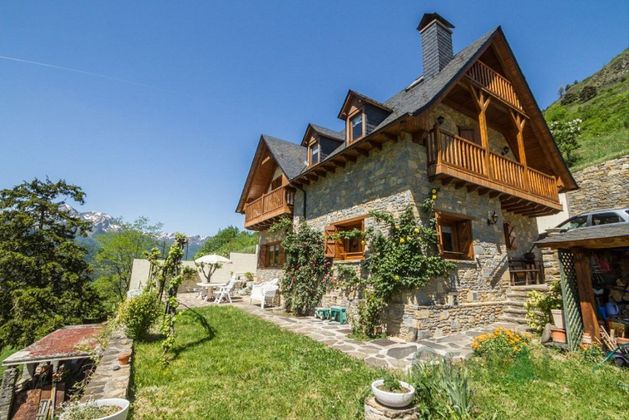 Foto 1 de Casa en venda a Vielha e Mijaran de 4 habitacions amb terrassa i garatge