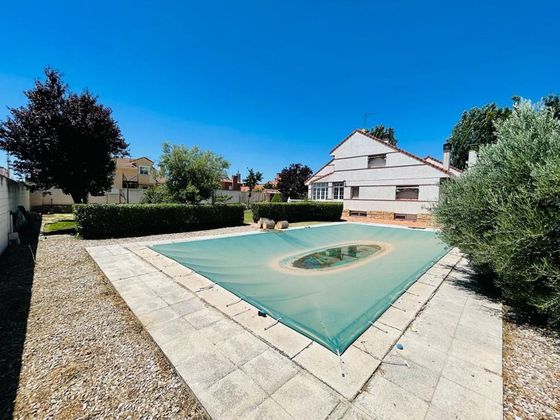 Foto 1 de Xalet en venda a Cabanillas del Campo de 4 habitacions amb terrassa i piscina