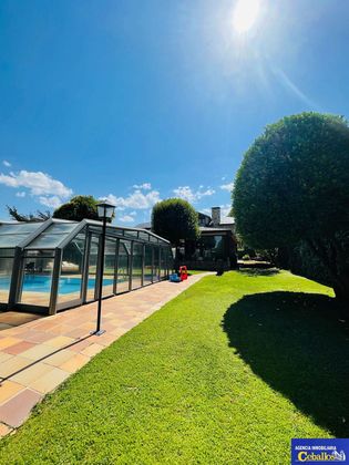 Foto 2 de Xalet en venda a El Clavín-Valdeluz de 9 habitacions amb terrassa i piscina