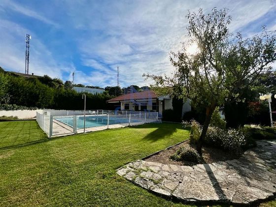 Foto 2 de Xalet en venda a Chiloeches de 4 habitacions amb piscina i garatge