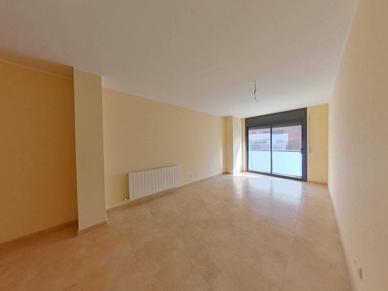Foto 1 de Venta de piso en Sant Guim de Freixenet de 2 habitaciones con balcón y calefacción