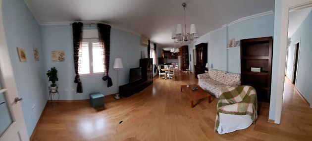 Foto 2 de Alquiler de piso en Casco Histórico de 4 habitaciones con terraza y muebles