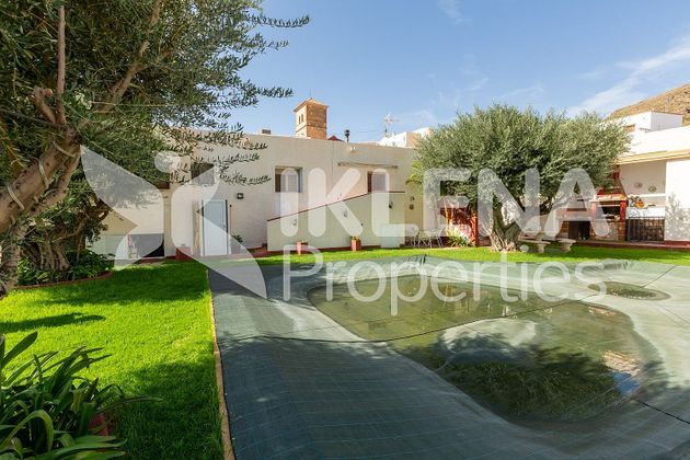 Foto 1 de Xalet en venda a calle Almeria de 6 habitacions amb terrassa i piscina