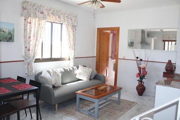 Foto 2 de Casa en venda a calle Almeria de 2 habitacions amb terrassa