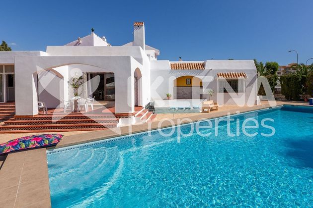 Foto 1 de Chalet en venta en avenida Entremares de 4 habitaciones con terraza y piscina