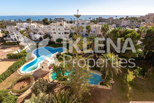 Foto 1 de Pis en venda a calle Mar Egeo de 3 habitacions amb terrassa i piscina