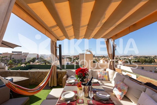 Foto 2 de Pis en venda a calle Mar Egeo de 3 habitacions amb terrassa i piscina