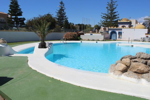 Foto 2 de Ático en venta en calle Sierra Nevada de 1 habitación con terraza y piscina