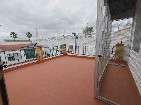 Foto 1 de Casa adossada en venda a Sanlúcar la Mayor de 5 habitacions amb terrassa i balcó
