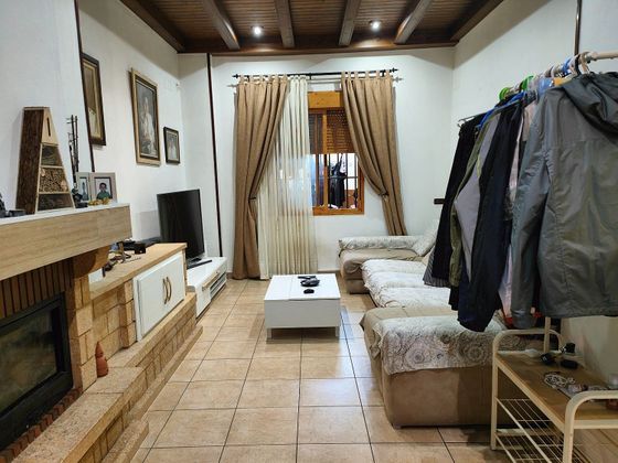 Foto 1 de Casa en venda a La Paz de 3 habitacions amb terrassa i garatge