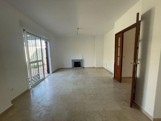 Foto 1 de Casa en venda a Bollullos de la Mitación de 4 habitacions amb garatge i aire acondicionat