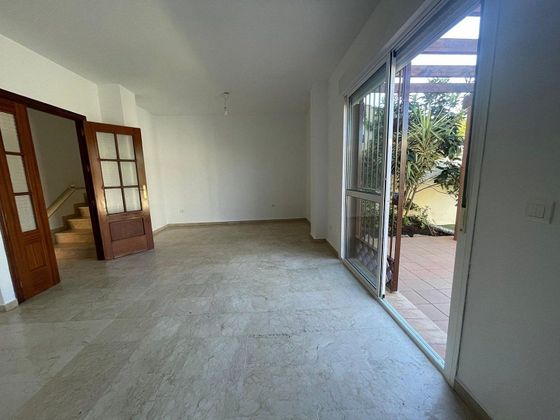 Foto 2 de Casa en venda a Bollullos de la Mitación de 4 habitacions amb garatge i aire acondicionat