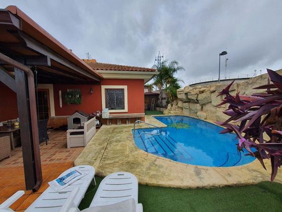Foto 1 de Casa en venda a Bollullos de la Mitación de 4 habitacions amb piscina i garatge