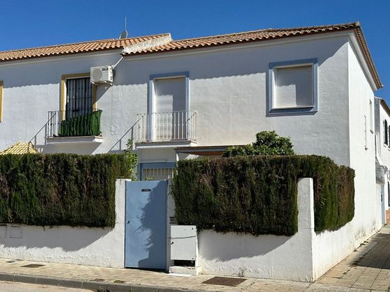 Foto 2 de Casa en lloguer a calle Luis Buñuel de 4 habitacions amb garatge i jardí
