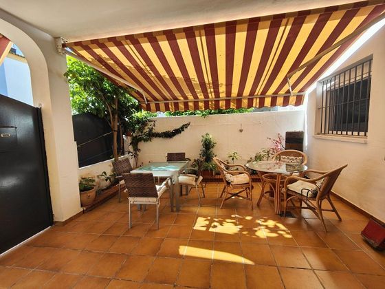 Foto 1 de Casa en venta en Valencina de la Concepción de 4 habitaciones con piscina y balcón