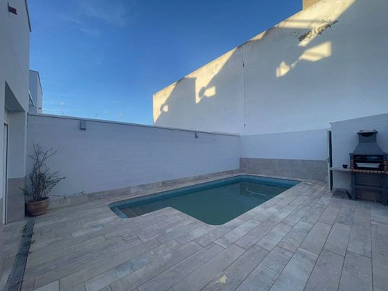 Foto 1 de Casa adossada en venda a Bollullos de la Mitación de 5 habitacions amb terrassa i piscina