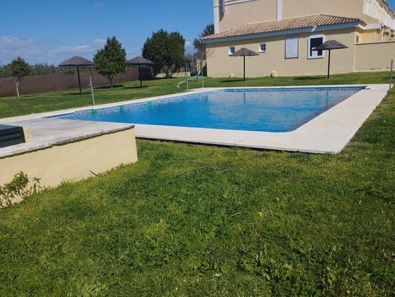 Foto 1 de Casa en venda a Aznalcázar de 3 habitacions amb piscina i garatge