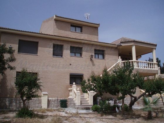 Foto 1 de Chalet en venta en El Vedat - Santa Apolonia de 6 habitaciones con terraza y jardín