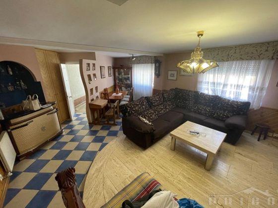 Foto 2 de Casa adossada en venda a Alfoz de Quintanadueñas de 4 habitacions amb calefacció