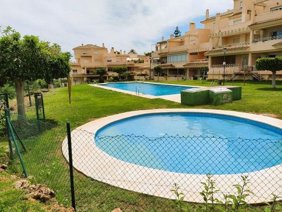 Foto 1 de Piso en venta en Los Monteros - Bahía de Marbella de 1 habitación con terraza y piscina