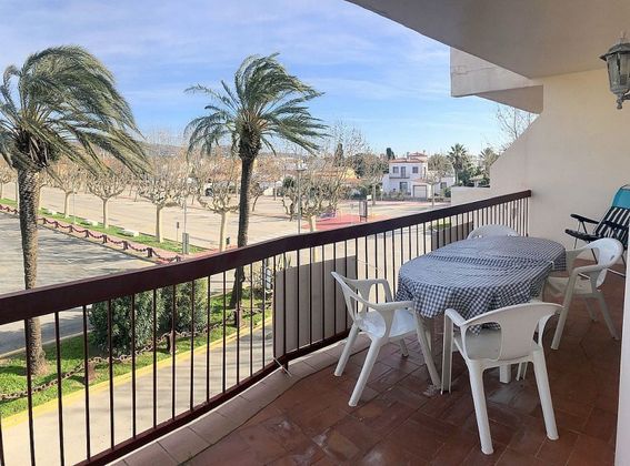 Foto 2 de Venta de piso en Castelló d'Empúries poble de 3 habitaciones con terraza y muebles