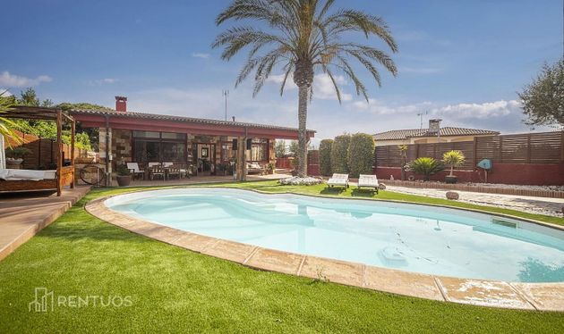Foto 1 de Chalet en alquiler en Canovelles de 4 habitaciones con terraza y piscina