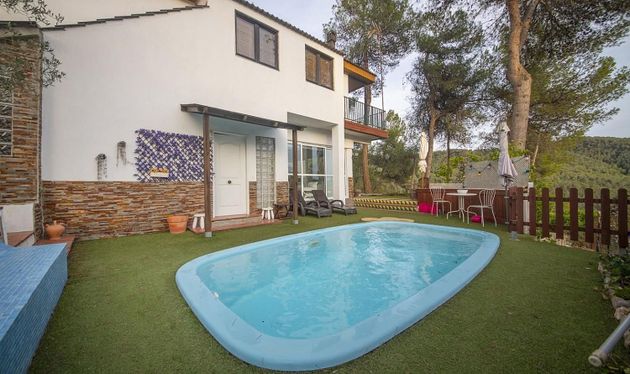 Foto 1 de Xalet en venda a Vallirana de 3 habitacions amb terrassa i piscina