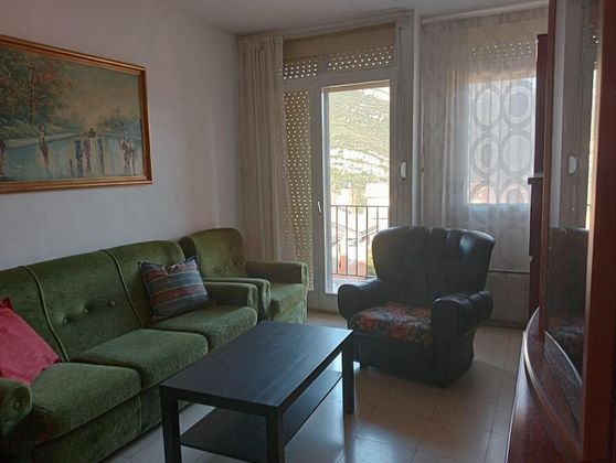 Foto 1 de Piso en alquiler en Cercs de 3 habitaciones con terraza y muebles