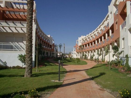 Foto 2 de Alquiler de piso en El Playazo de 2 habitaciones con terraza y piscina