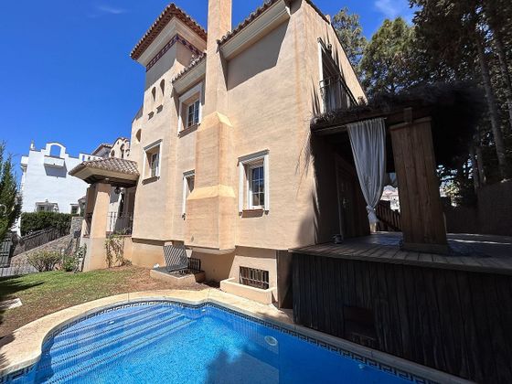 Foto 1 de Chalet en alquiler en El Higueral - La Merced de 5 habitaciones con terraza y piscina