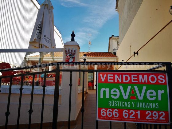 Foto 2 de Local en venta en avenida De la Vera con terraza y aire acondicionado