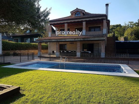 Foto 1 de Xalet en venda a Centro - Manguilla de 4 habitacions amb terrassa i piscina
