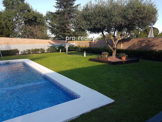 Foto 2 de Xalet en venda a Centro - Manguilla de 4 habitacions amb terrassa i piscina