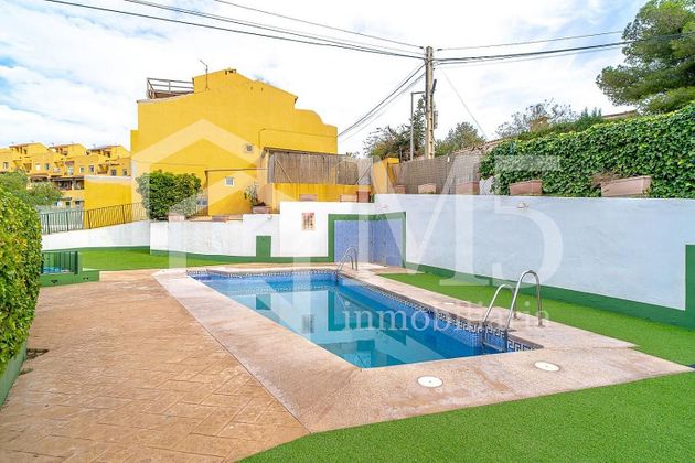 Foto 1 de Casa adossada en venda a Benajarafe – Almayate de 3 habitacions amb terrassa i piscina