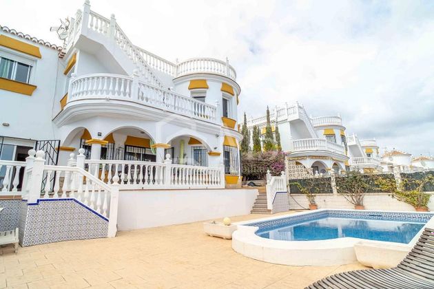 Foto 2 de Chalet en venta en Benajarafe – Almayate de 4 habitaciones con terraza y piscina