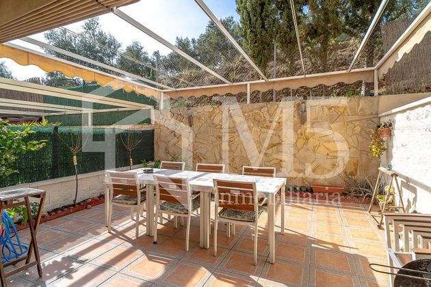 Foto 1 de Casa adossada en venda a Chilches – Cajiz de 4 habitacions amb terrassa i jardí