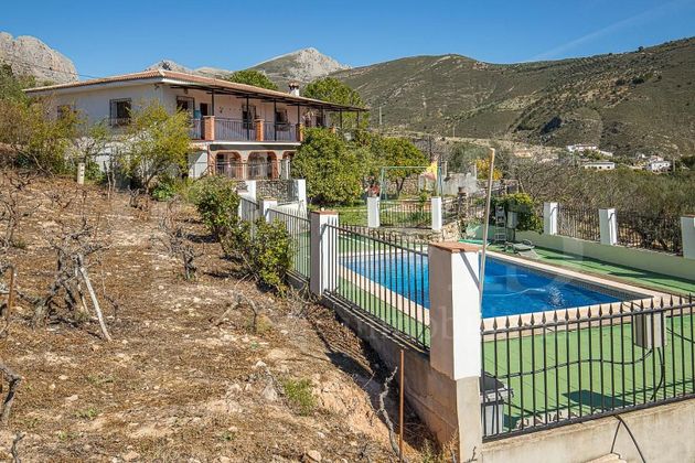 Foto 2 de Casa rural en venda a Alcaucín de 6 habitacions amb terrassa i piscina