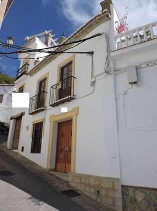 Foto 2 de Chalet en venta en Alcaucín de 4 habitaciones con terraza y balcón