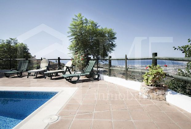 Foto 1 de Casa rural en venda a Algarrobo de 2 habitacions amb piscina i jardí